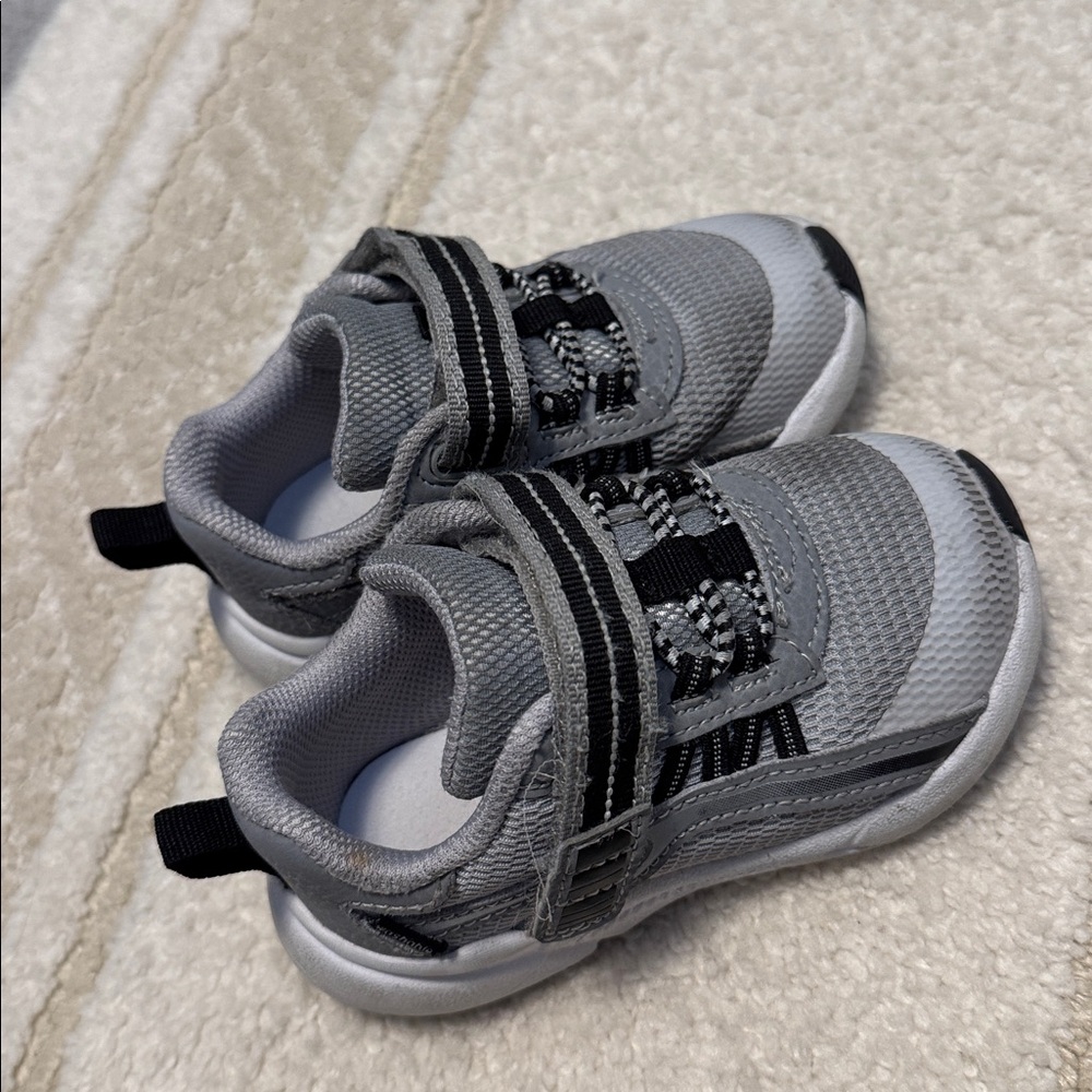 Stride Rite Kids' Sneakers in Gray and Black size 6.5 XW